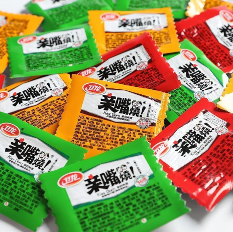 卫龙亲嘴烧辣条300包